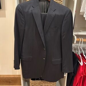 Men’s hickey Freeman suit
Size 42L pants 36
